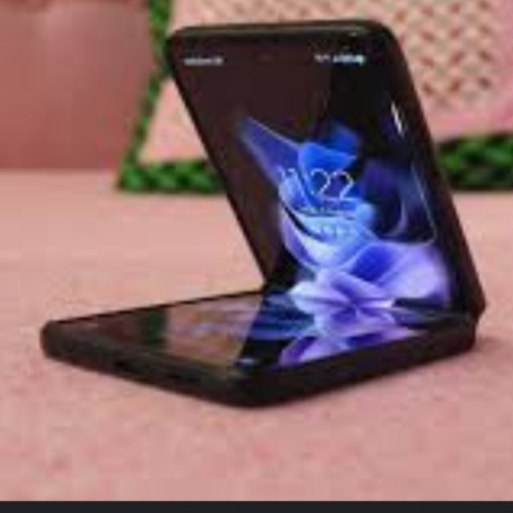 Samsung galaxy zflip excellent condition